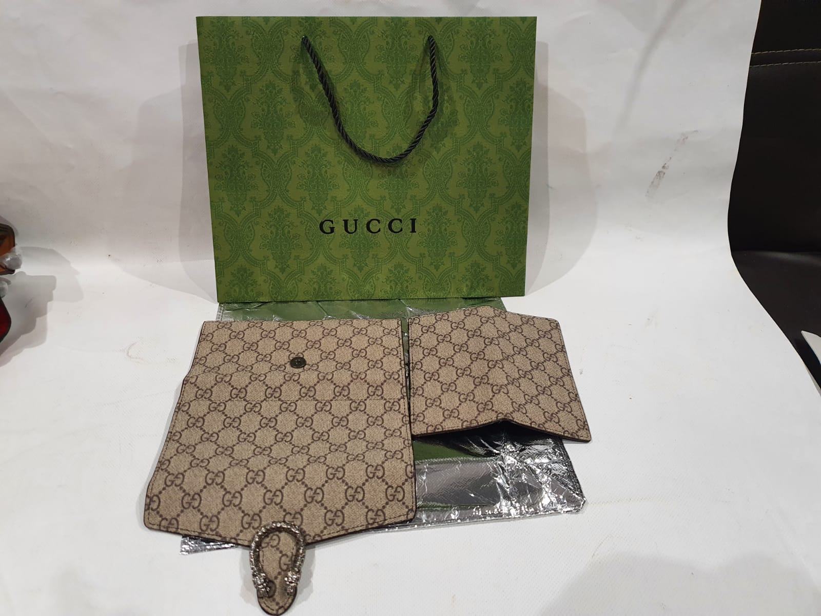 Gucci 2in1 Wallet (With a Card Holder )