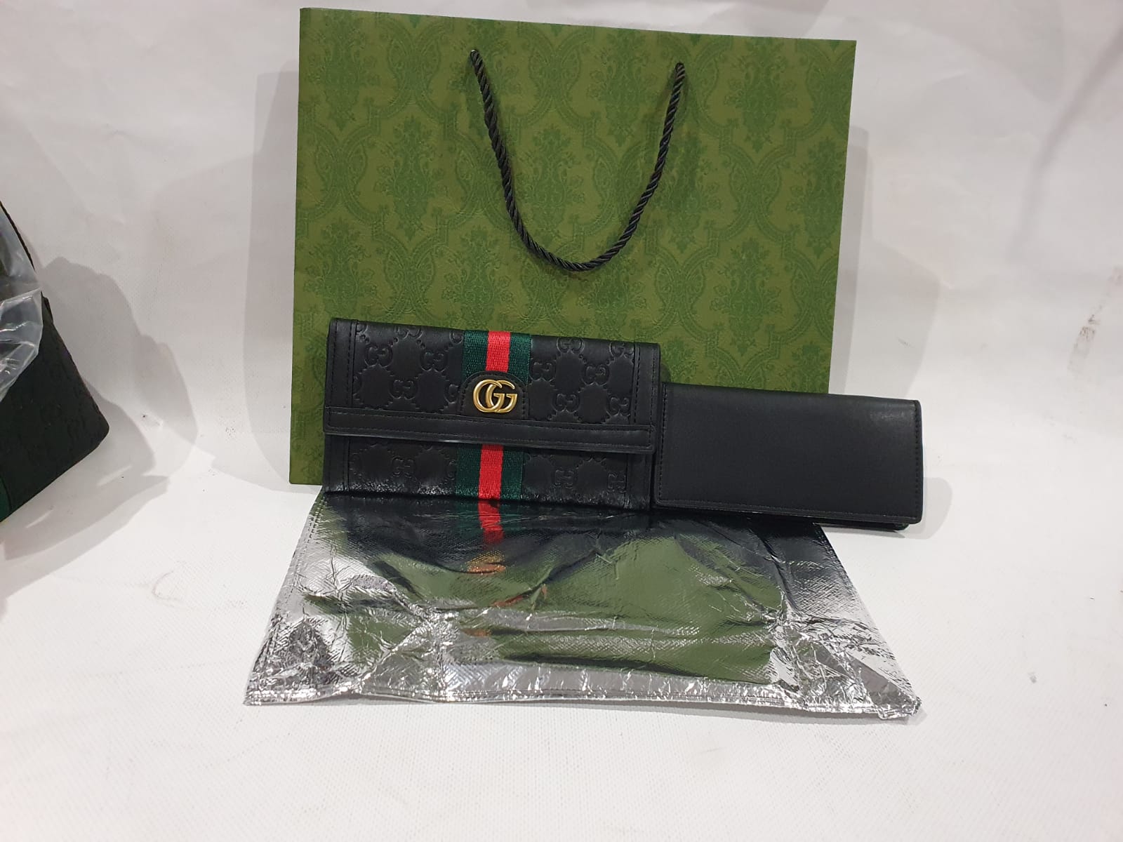 Gucci 2in1 Wallet (With a Card Holder )