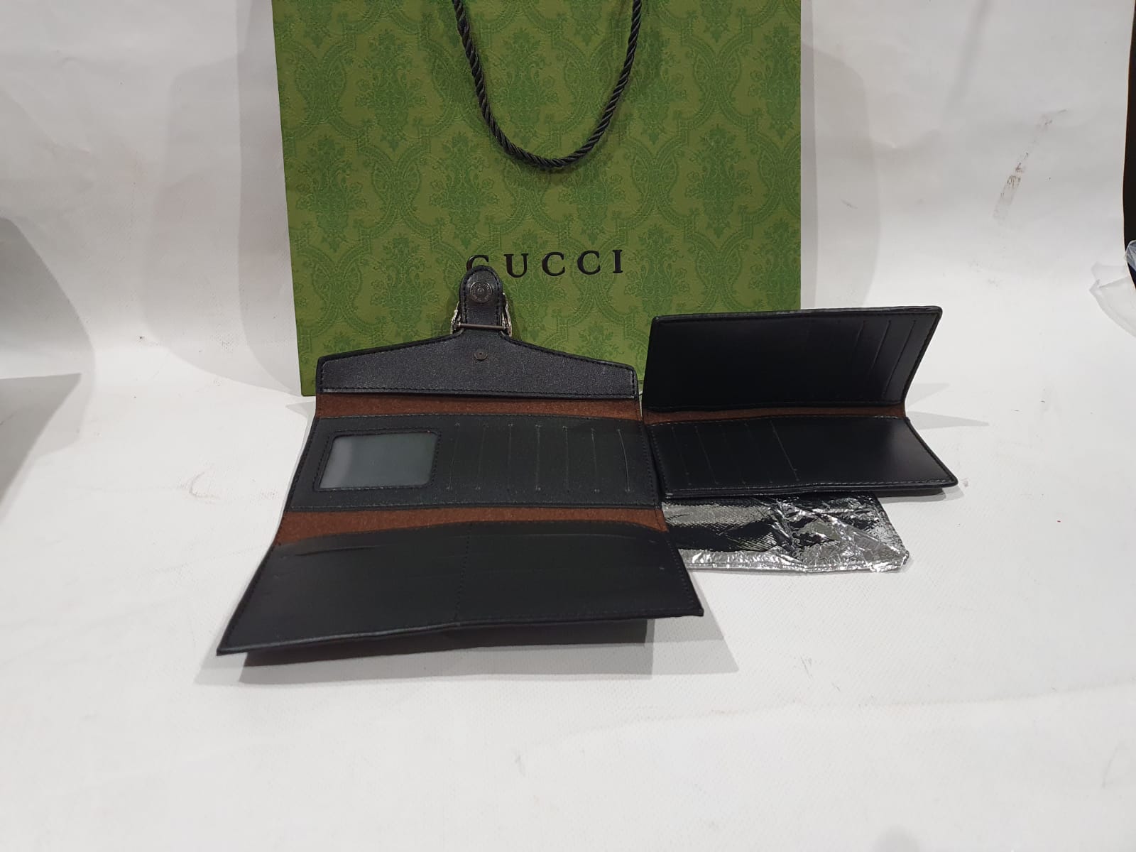 Gucci 2in1 Wallet (With a Card Holder )