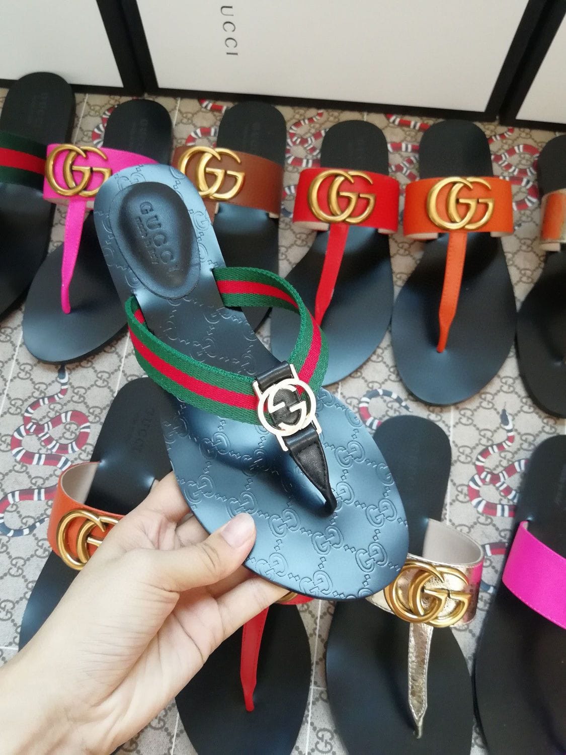Gucci Black Microguccissima Patent Leather GG Interlocking Thong Sandals  Size 38.5 Gucci | TLC