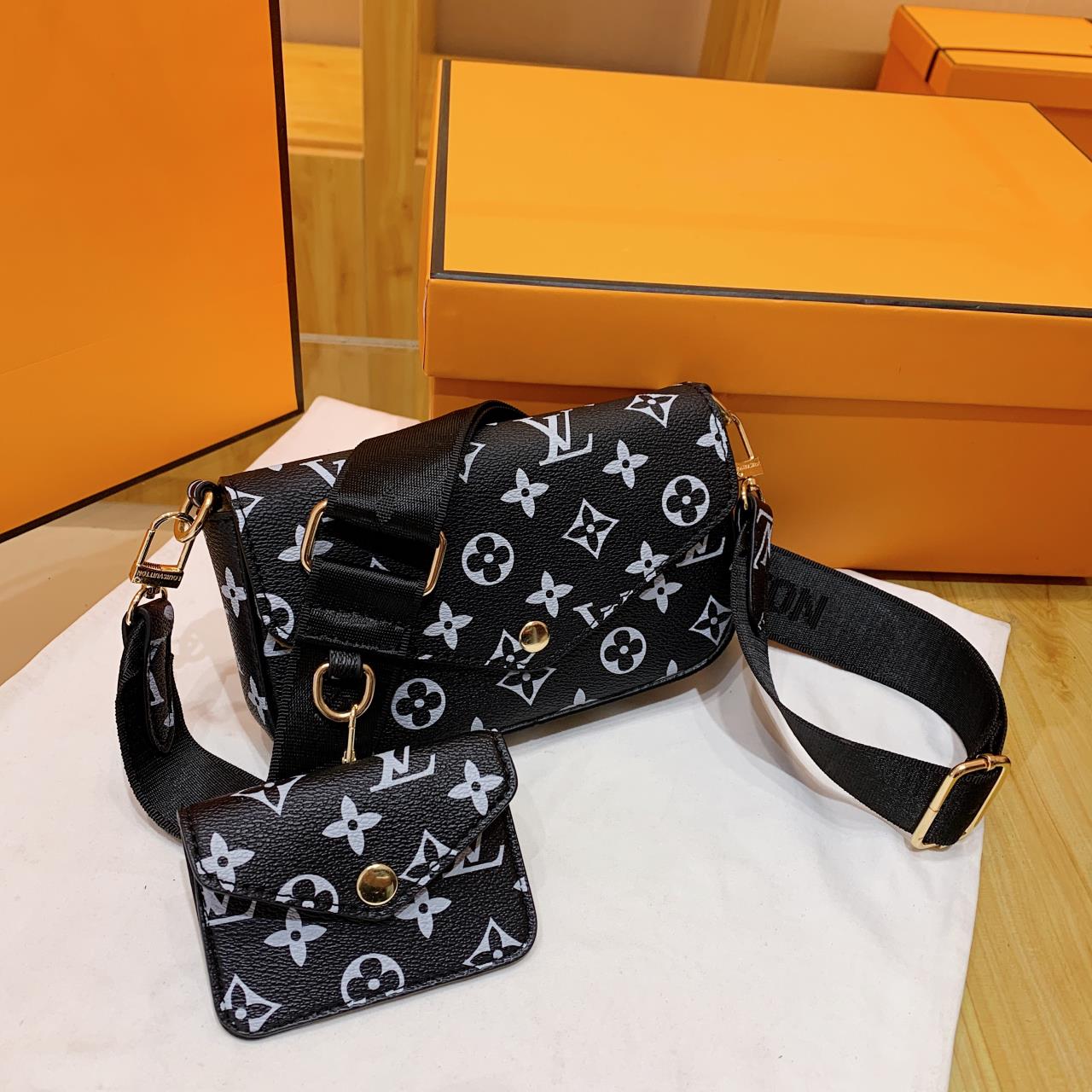 Louis Vuitton Pochette Fèlicie Strap Handbag