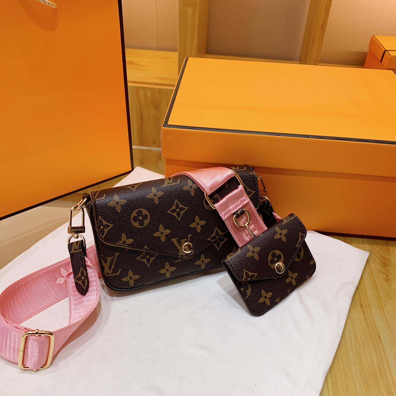 Louis Vuitton Pochette Fèlicie Strap Handbag