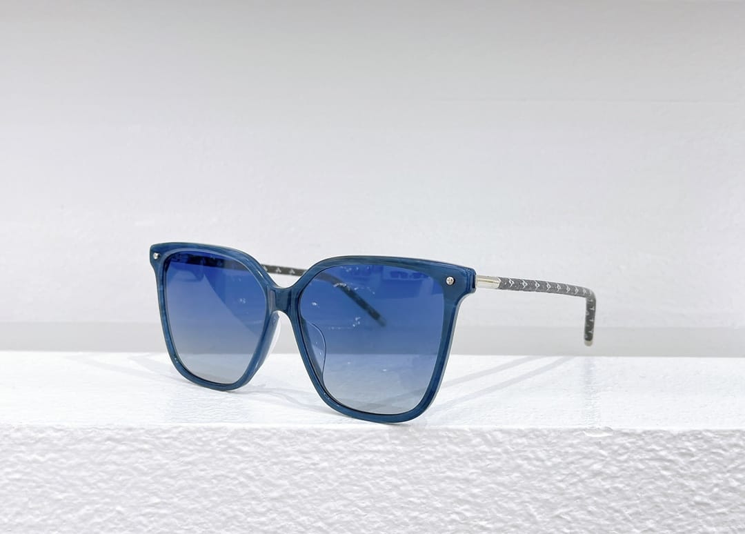 Louis Vuitton First Round Sunglasses